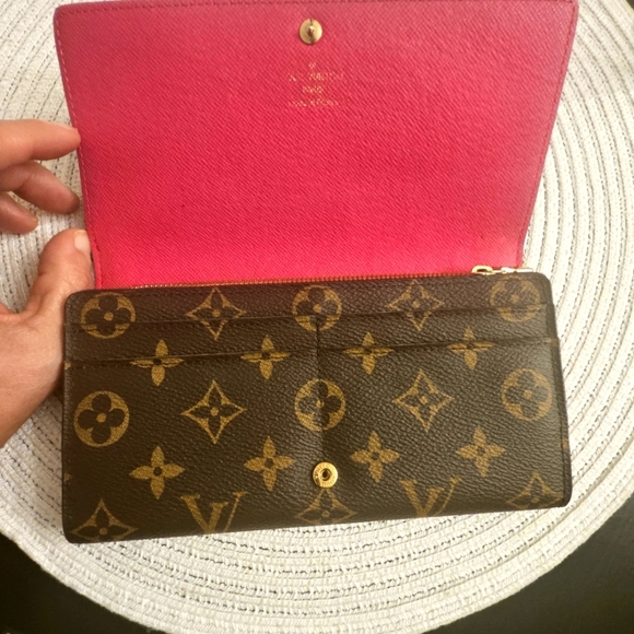 Louis Vuitton Sarah Wallet Monogram Animation Carriage Edition – Pink Interior - Picture 5 of 8